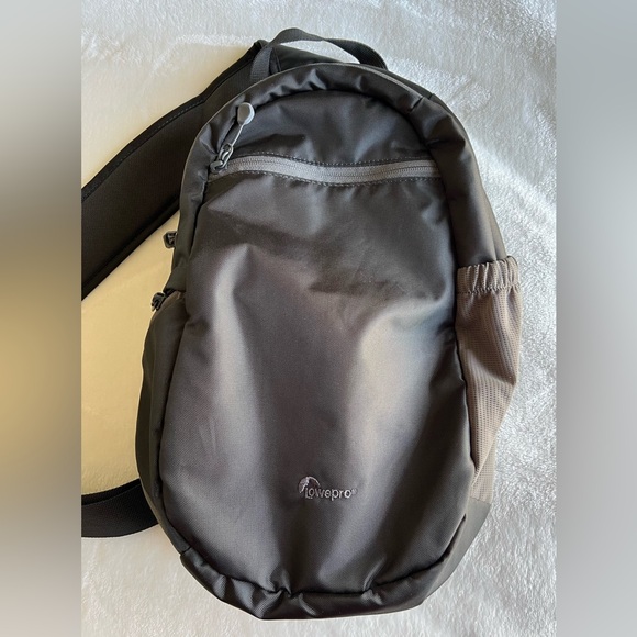 Lowepro StreamLine Sling Camera Bag - Grey. New without tags - Picture 6 of 6